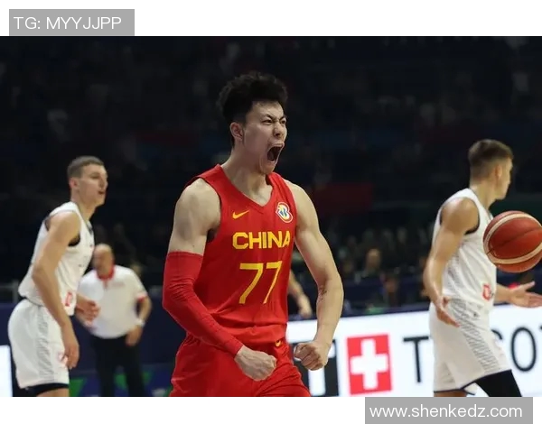 中国男篮迎战塞尔维亚队全力争胜展现实力与团队合作精神
